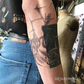 Tatuaż Wizja tatuażysty na ręce motyw: czarno-szare styl: abstrakcyjne