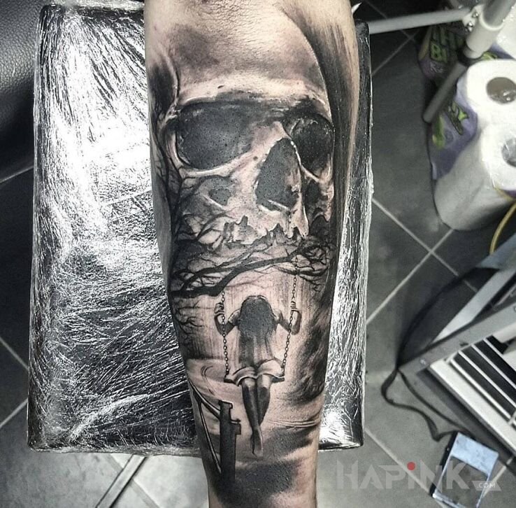 Tattoo Śmierć in skulls motif on the forearm