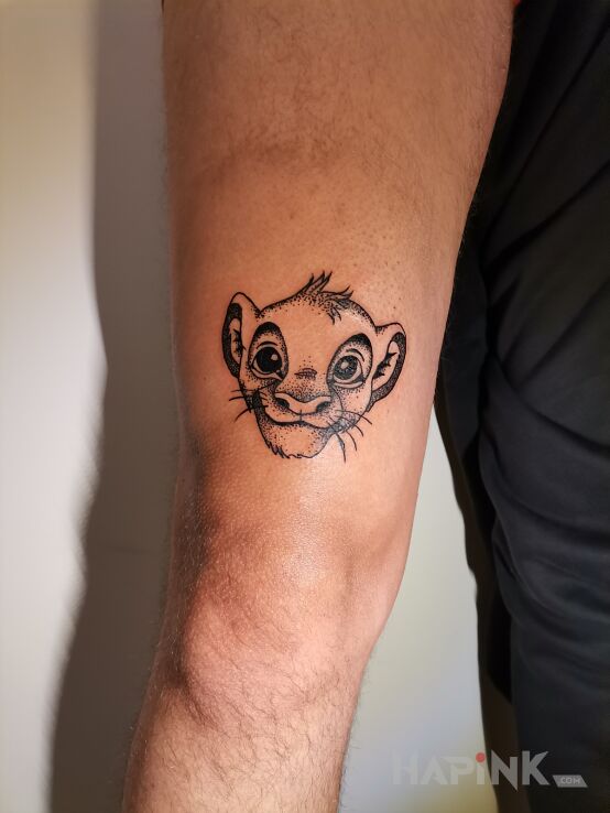 Tattoo Simba in animals motif and graphic / illustrative style on the thigh