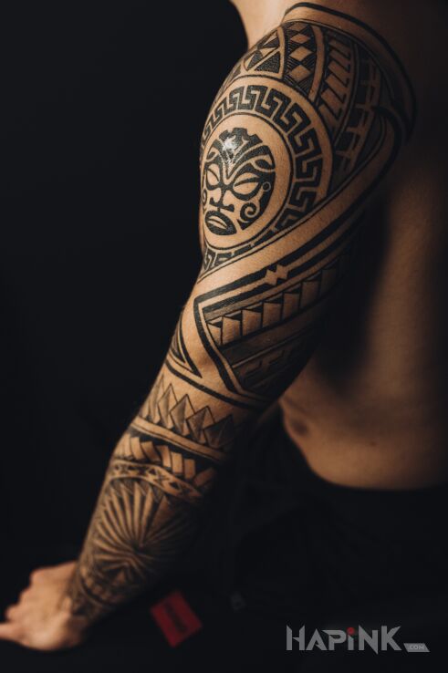 Tattoo Tatuaż w stylu Polinezyjskim in sleeves motif and Polynesian style on the shoulder