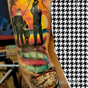 Tattoo New on the upper arm motif: colorful style: realistic
