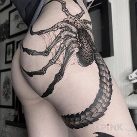 Tattoo Facehugger on the leg motif: other style: realistic