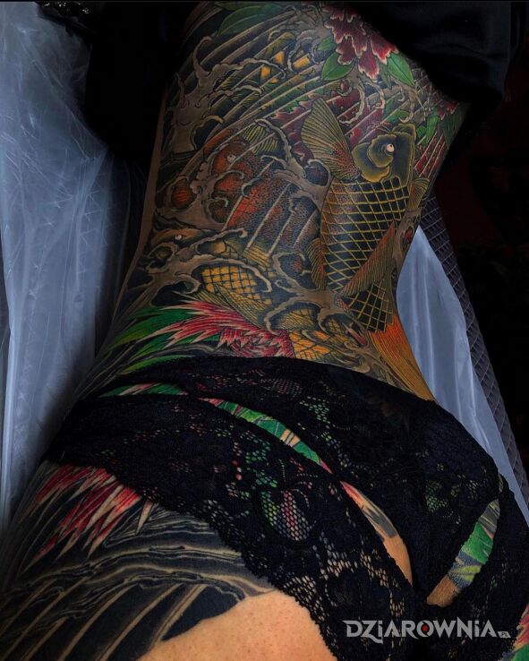 Tatuaż złota rybka w motywie zwierzęta i stylu japońskie / irezumi na plecach