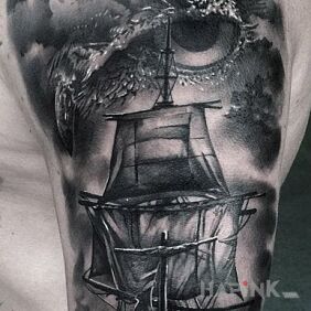 Tattoo 3D tattoo on the upper arm motif: 3D