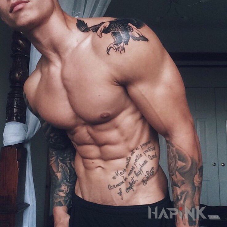 Tattoo Docięty i wytatuowany 😍 in animals motif and calligraphy style On the arm