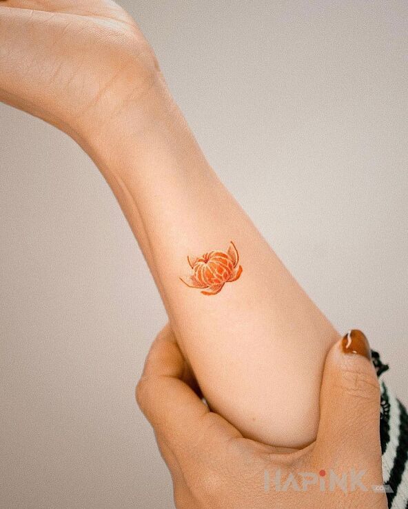 Tattoo Obrana mandarynka 😀 in colorful motif and minimalistic style on the forearm