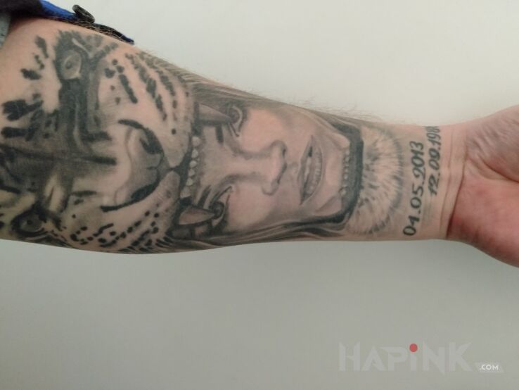 Tattoo Freaky nedles tatu in animals motif and realistic style On the arm