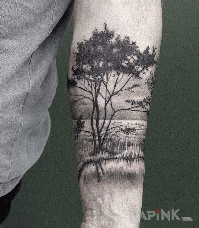 Tattoo Drzewko in realistic style on the forearm