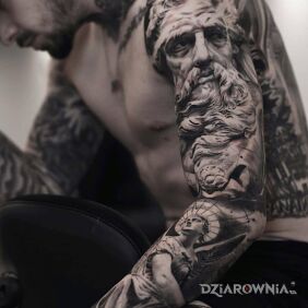 Tatuaż Dziad na ramieniu motyw: anioły styl: realistyczne