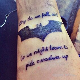 Tatuaż Tekst z batmana na ręce motyw: napisy styl: blackwork / blackout