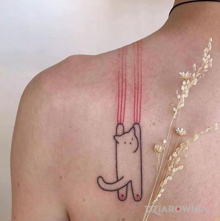 Tatuaż kotek i jego pazurki w motywie zwierzęta i stylu kontury / linework na łopatkach