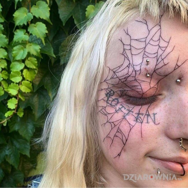Tatuaż oko pajaka w motywie pozostałe i stylu kontury / linework na twarzy