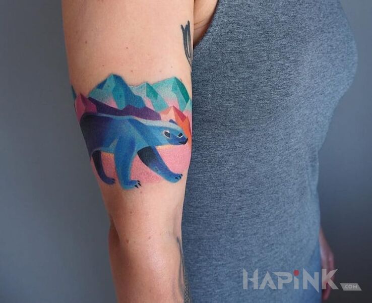 Tattoo Polarny misiek in animals motif on the upper arm