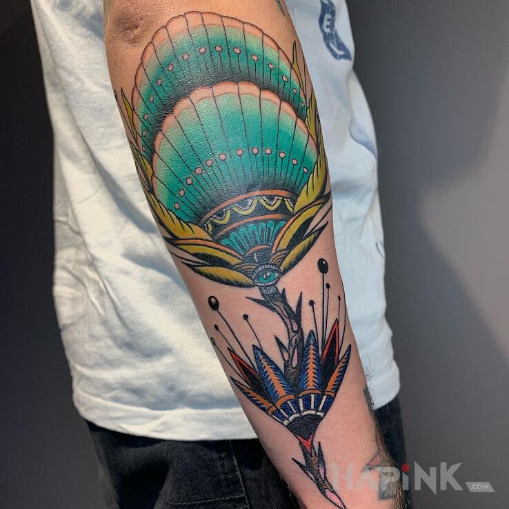 Tattoo Abstrakcyjne Drzewo in fantasy motif and abstract style on the forearm