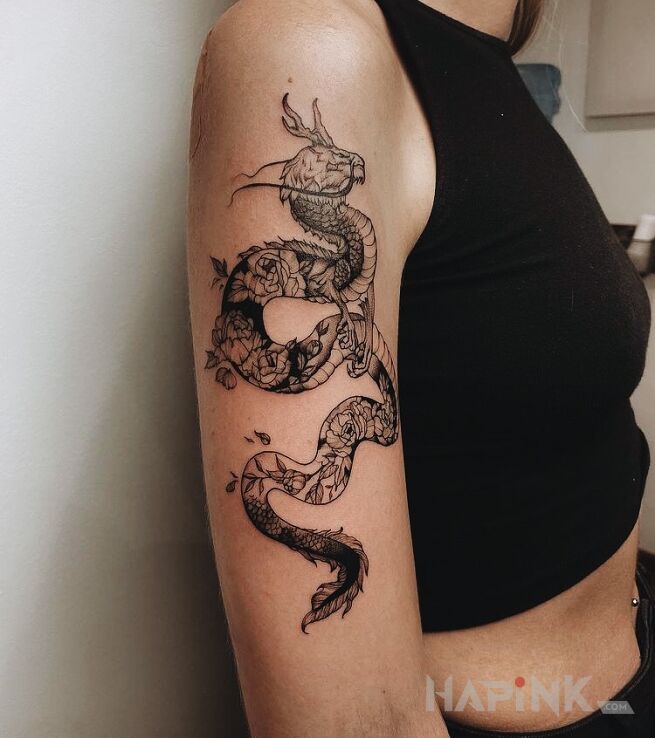 Tattoo Gryfosmok in dragons motif and abstract style on the upper arm