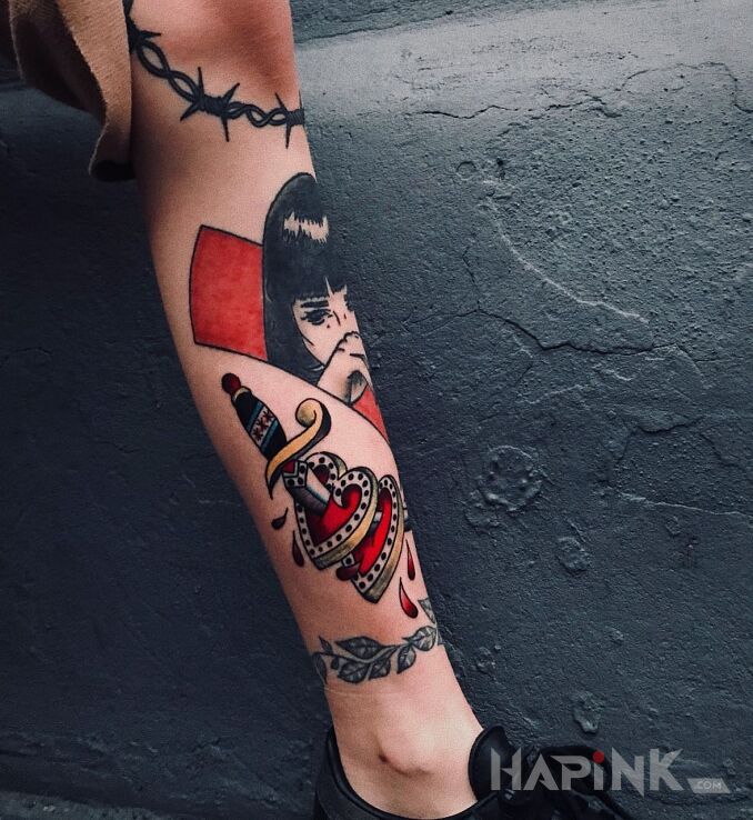 Tattoo Old school in objects motif and oldschool style on the leg