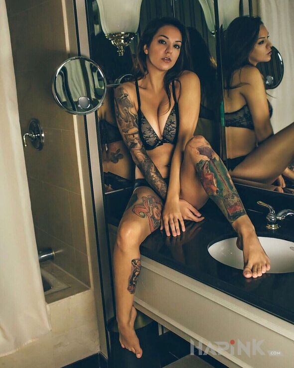 Tattoo Przy umywalce in sexy motif and realistic style on the thigh