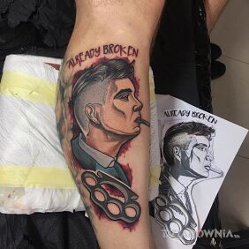 Tatuaż Thomas Shelby | Peaky Blinders na nodze motyw: postacie styl: kreskówkowe / komiksowe