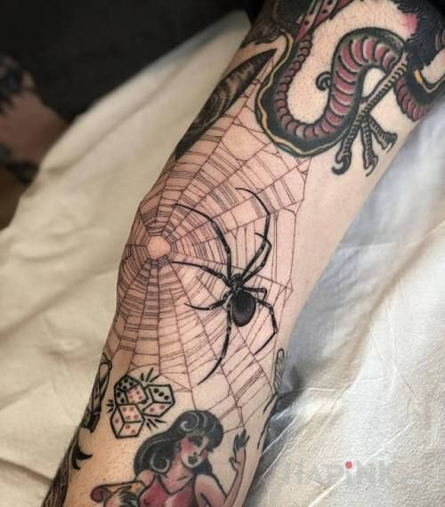 Tattoo Pajeczyna numero duo in animals motif and graphic / illustrative style on the knee