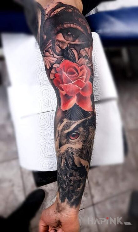 Tattoo Sowa pod różą in black and gray motif and realistic style On the arm