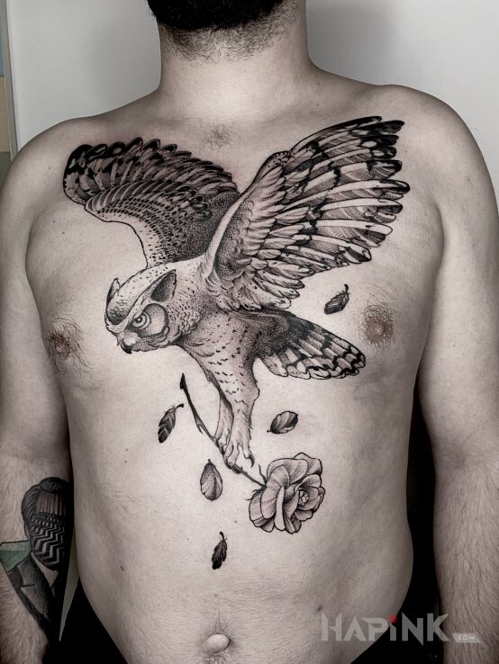 Tattoo Sowa / Róża in flowers motif and realistic style on the chest