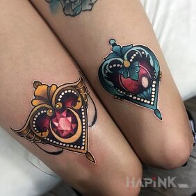 Tattoo Hearts on their knees on the leg motif: other