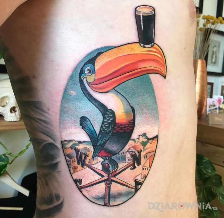 Tatuaż ptak i piwo w motywie zwierzęta na żebrach