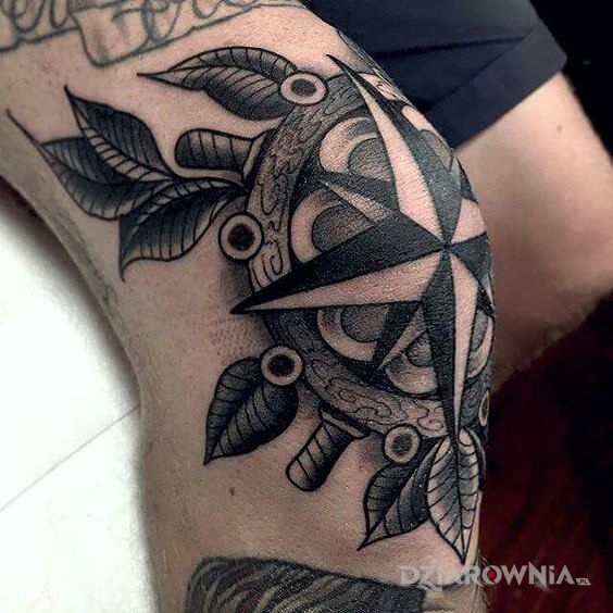 Tatuaż kolanowy kompas w motywie florystyczne i stylu graficzne / ilustracyjne na nodze