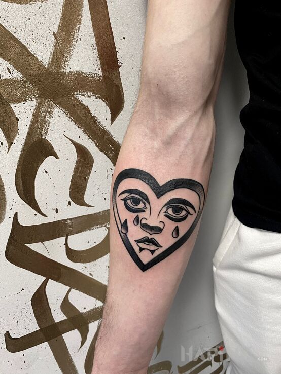 Tattoo Old school in faces motif and graphic / illustrative style on the forearm