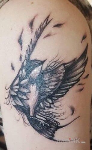 Tattoo Jaskółka in animals motif and graphic / illustrative style On the arm