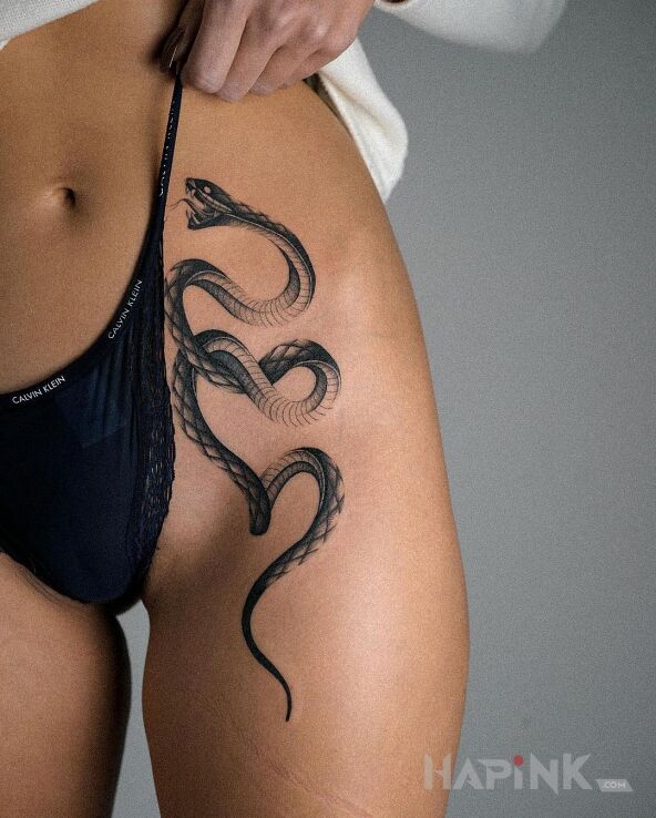 Tattoo Jeden z lepszych węży in black and gray motif and graphic / illustrative style on the hip