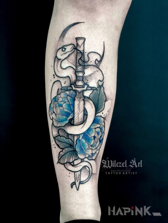 Tattoo Wąż / Sztylet / Kwiaty in animals motif and graphic / illustrative style on the tibia