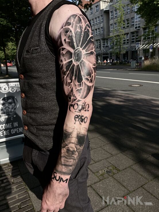 Tattoo Kontynuacja rekawu klienta z munster in black and gray motif and realistic style on the forearm