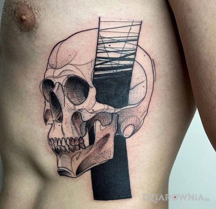 Tatuaż czaszka w motywie czaszki i stylu geometryczne na żebrach