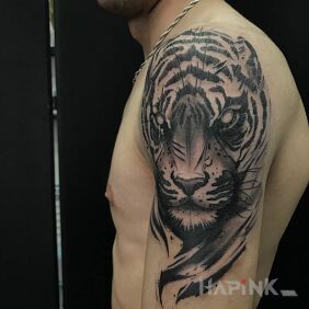 Tattoo Tiger on the upper arm motif: animals style: realistic