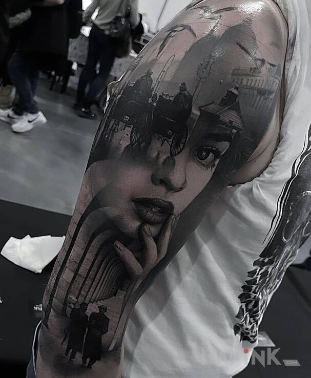 Tattoo Wspomnienia z dawnych czasów in faces motif and realistic style on the upper arm