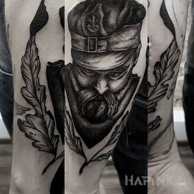 Tattoo Hubal on the forearm motif: faces