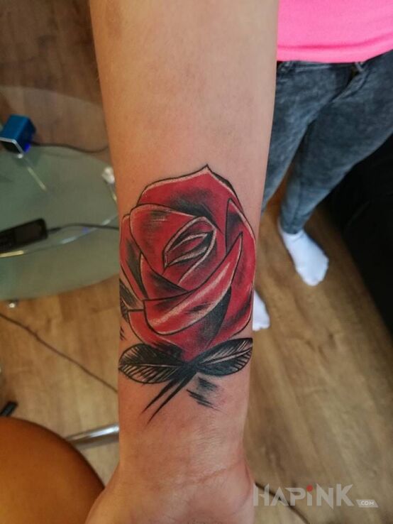 Tattoo Idealne wykonanie in flowers motif on the forearm