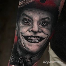 Tatuaż Jack Nicolson na przedramieniu motyw: postacie styl: realistyczne