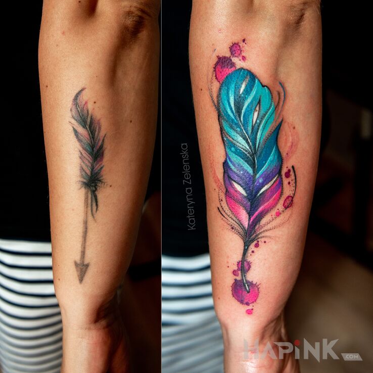 Tattoo Piórko / Akwarela in colorful motif and Watercolor style on the forearm