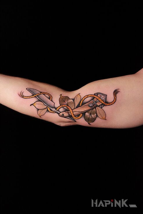 Tattoo Brzytwa / Liście in colorful motif and neo-traditional style On the arm