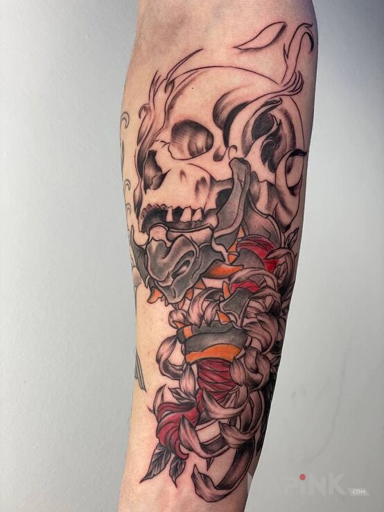 Tattoo Czaszka in colorful motif and graphic / illustrative style On the arm