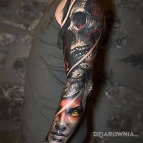 Tatuaż Meduza i jej ofiara na ramieniu motyw: rękawy styl: realistyczne