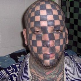 Tatuaż Idiota na twarzy motyw: pozostałe