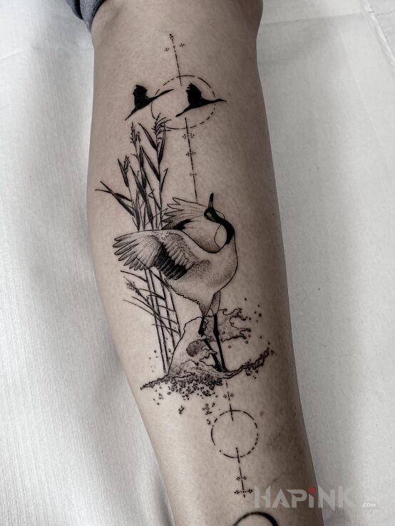 Tattoo Ptaki in animals motif and graphic / illustrative style on the leg