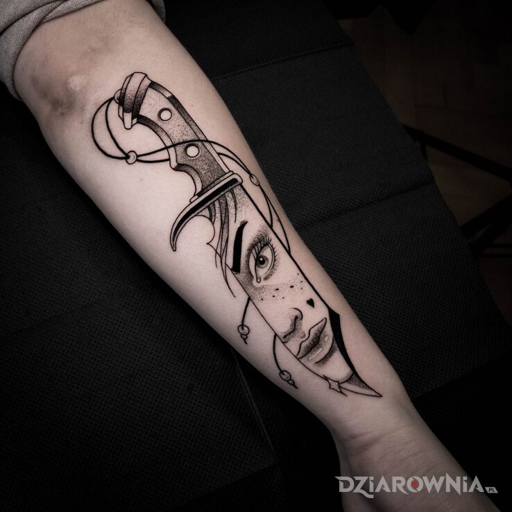 Tatuaż nóż  kobieta  twarz w motywie przedmioty i stylu kontury / linework na ręce