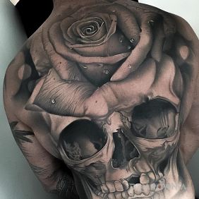 Tatuaż Big Czacha na plecach motyw: 3D styl: realistyczne