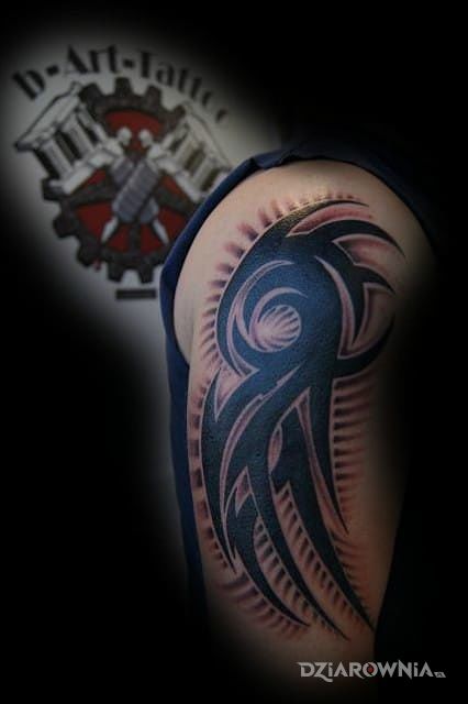 Tatuaż ten też mi się spodobał więc się zrobiłem w stylu tribale na ramieniu