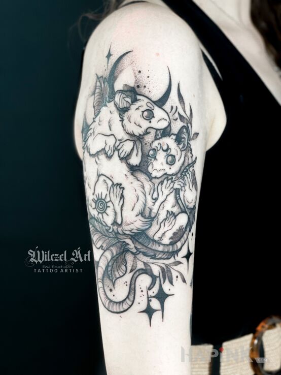 Tattoo Myszki / Mysza in black and gray motif and graphic / illustrative style on the upper arm