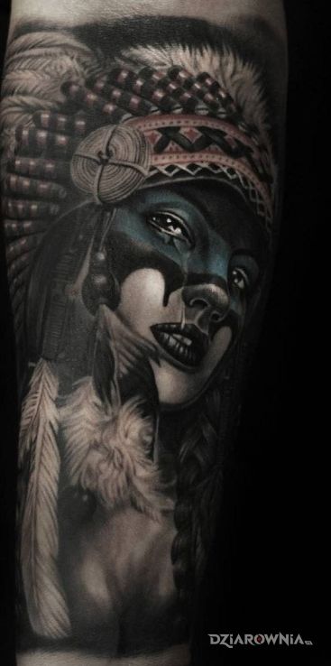 Tatuaż indiańska kobieta w motywie 3D na ramieniu